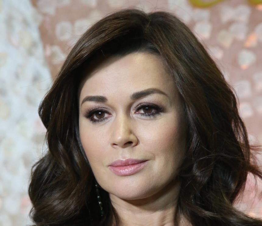 Дед Анастасии Заворотнюк покончил с собой из-за онкологии