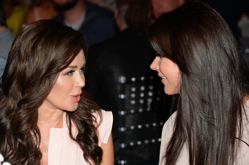 Фото располневшей Анастасии Заворотнюк с асимметрией лица и без волос угодило в Сеть