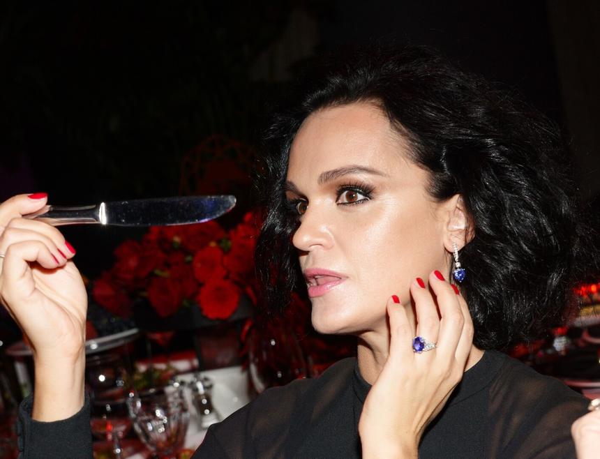 Муж изменил Славе сразу с двумя девушками