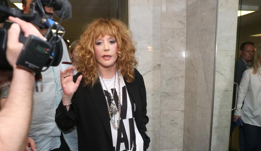 В Израиле задержали чиновников, незаконно выдавших Собчак и Пугачевой постоянные паспорта