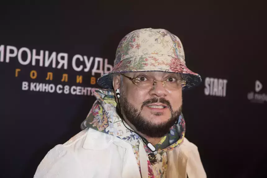 Начал раздеваться: Киркоров утешил одинокую Агату Муцениеце