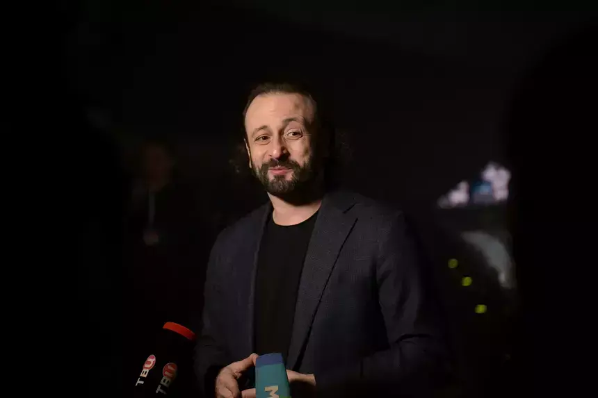 А где Лиза? Авербуха сняли во время страстных объятий с телеведущей