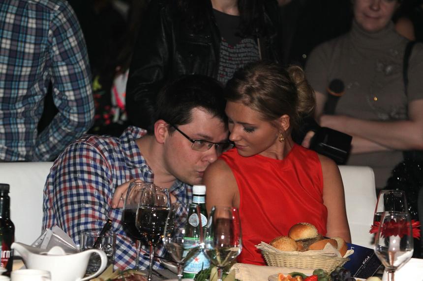 Дочь останется с отцом: Харламов разрешил Асмус выехать из особняка на определенных условиях