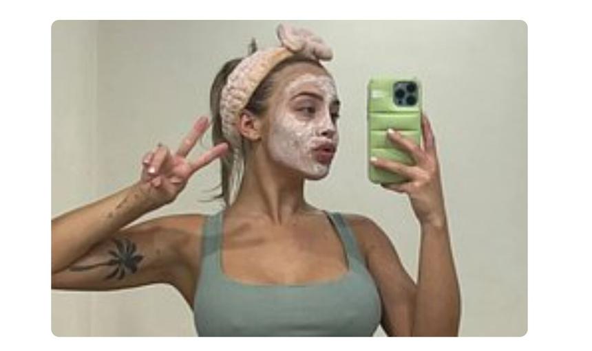 Бьюти-блогер умылась собственным грудным молоком