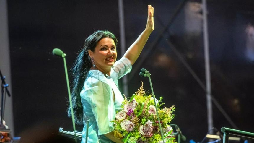 «Это очень серьезно»: какое страшное заболевание скрывает от поклонников Нетребко