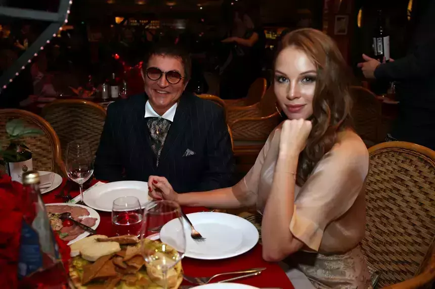 Грудь зря делала: женатый Дибров признался в любви женщине постарше