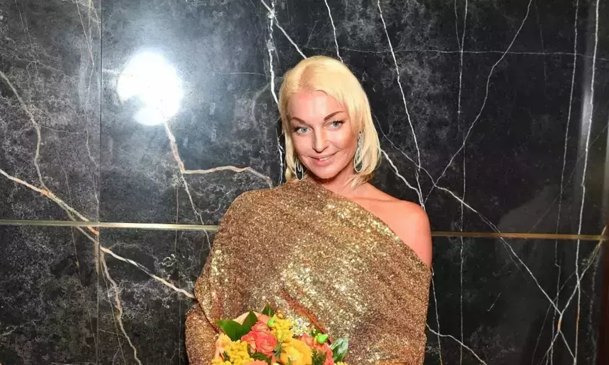 «Привлечь внимание»: Волочкову уличили во лжи со свадьбой