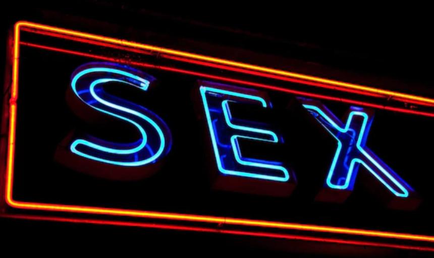 Секса не будет: магазины для взрослых прячут свою продукцию