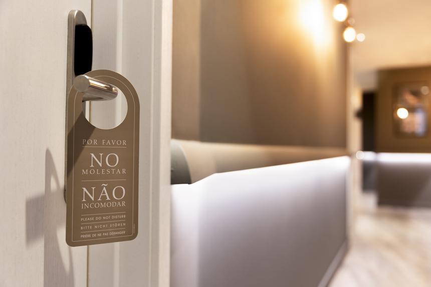 В отеле Москвы обнаружили мумию в стрингах и бюстье