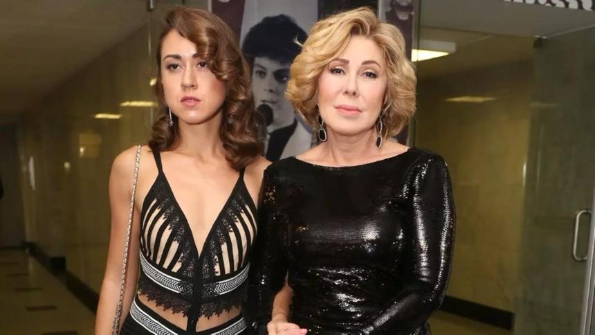 Беззубая, опухшая и с губами-нитками: в Сеть слили фото дочери Любови Успенской до пластики