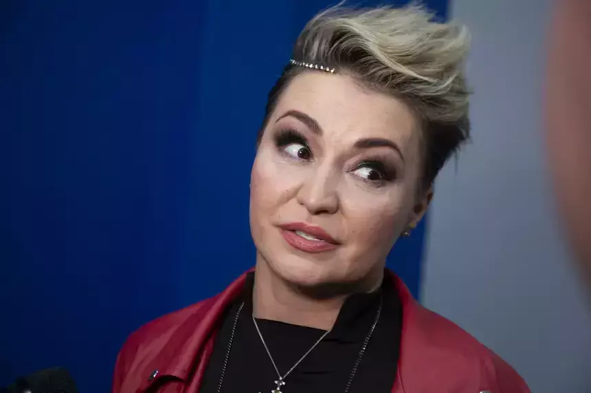 «Сумасшедшая»: известный певец поставил диагноз Кате Лель