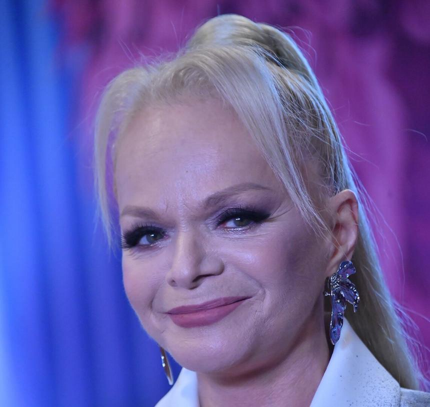 Лариса Долина отказалась от выступлений и улетела из России