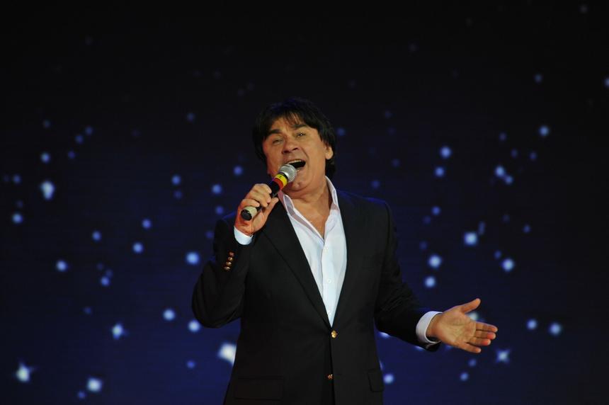 Александр Серов категорически не желает знать и видеть внебрачных дочерей