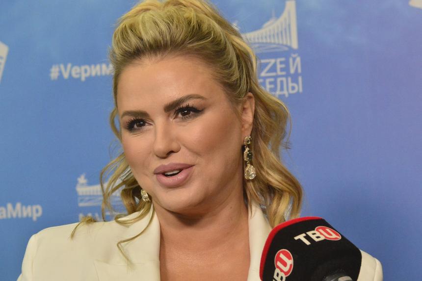 «За час до концерта узнала о ее смерти»: в семье Анны Семенович произошла трагедия