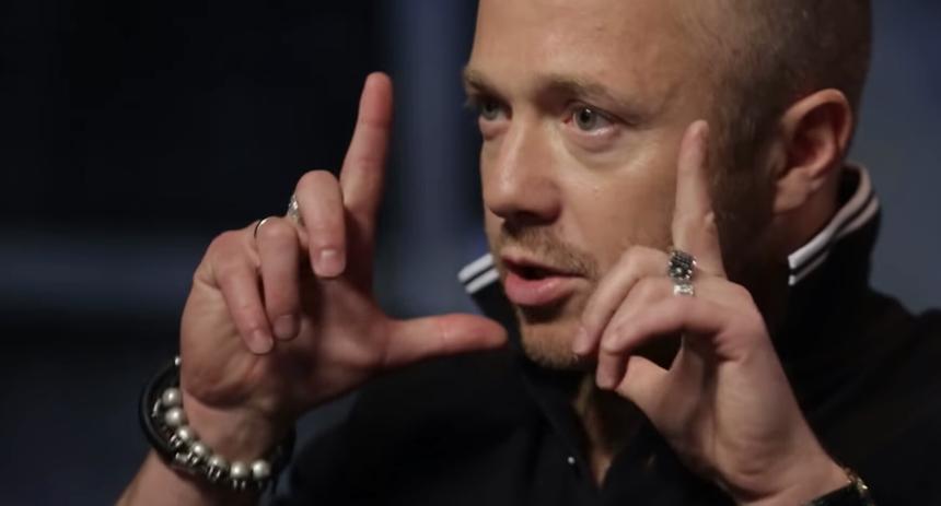 Евгений Стычкин оказался в музее без штанов