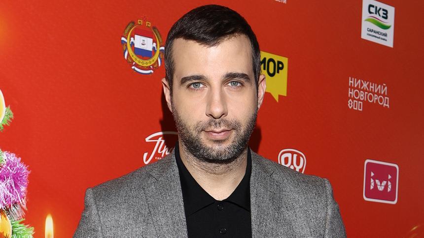 Погнался за деньгами: оставленный без работы Иван Ургант официально подтвердил отъезд из России