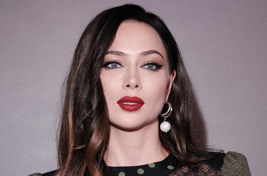 Глубокие морщины и седые волосы-солома: Самбурская показала фото в отпуске и ужаснула фанатов