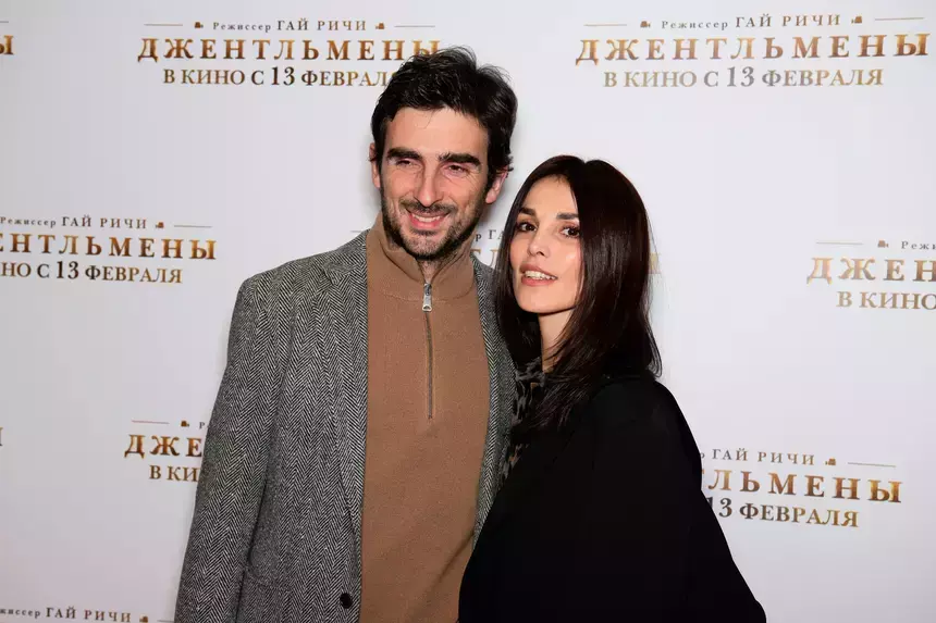 «Какие уродливые»: итальянский муж Сати Казановой обозвал ее и схватил за ногу в ресторане