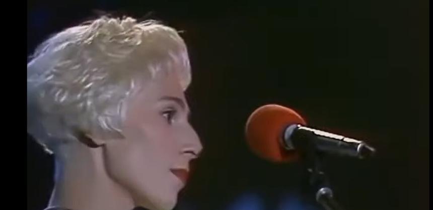 Потеряла лицо: что случилось с Жанной Агузаровой после пластических операций