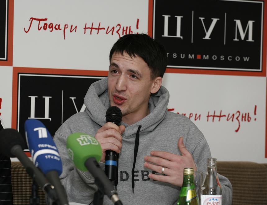 Артур Смольянинов* впервые отреагировал на обвинения в домашнем насилии