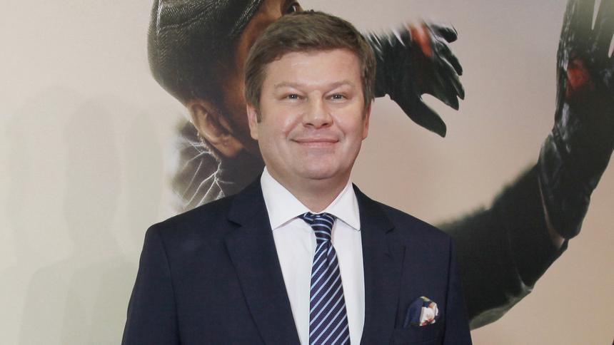 Новый «натуральный» блондин: Дмитрий Губерниев сменил имидж и показал длинные шелковистые волосы