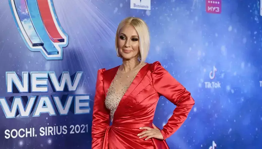 Нервный срыв или беременность: Лера Кудрявцева у всех на глазах съела губную помаду