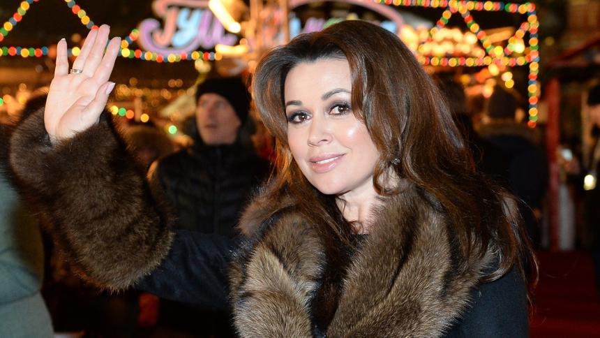 Близкий друг тяжелобольной Анастасии Заворотнюк раскрыл, сколько на самом деле осталось актрисе