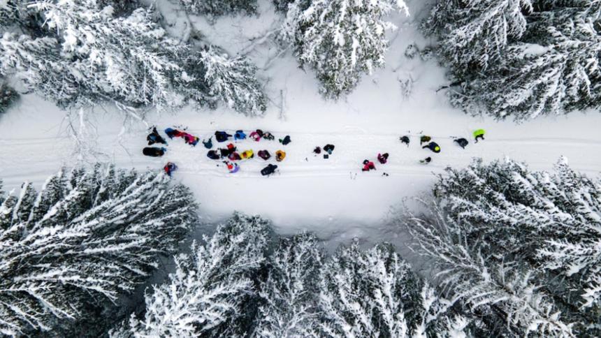 Спасая детей, отец бросился под лопасти снегоуборочной машины