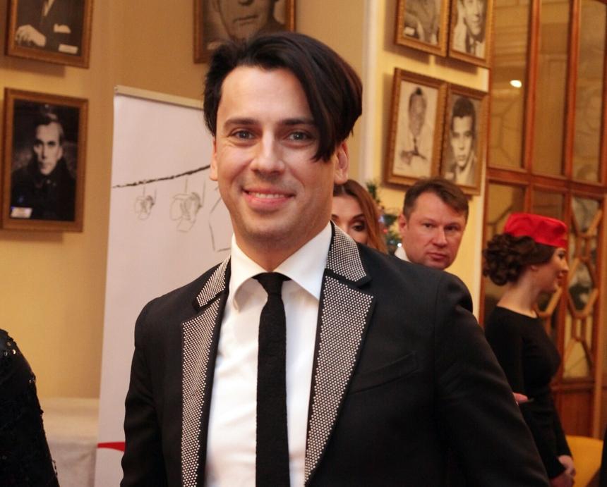 «Как мальчик»: собирающийся в Россию Максим Галкин* изменил внешность