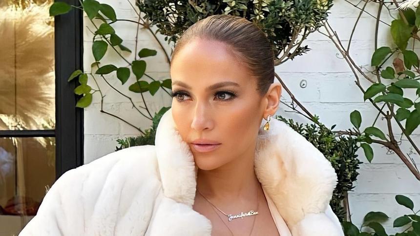 Оказалась на грани мучительной смерти: Дженнифер Лопес едва не сорвалась со скалы