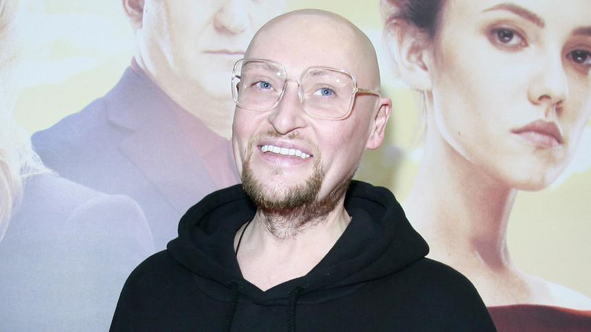 «Зря родился в этой семье»: от Шуры отказались родные, не приняв его эпатажный образ