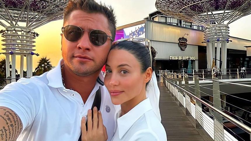 Не скрыла округлившийся живот: жена Павла Прилучного вышла в свет и подтвердила беременность