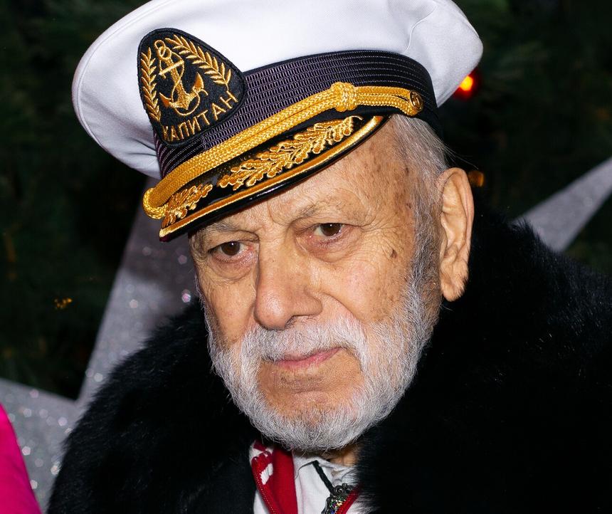 Назначенное лечение не помогло: 90-летнего отца Филиппа Киркорова госпитализировали в плохом состоянии