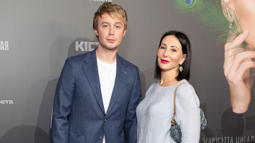 Годится в сыновья: 54-летняя Алика Смехова представила нового молодого любовника