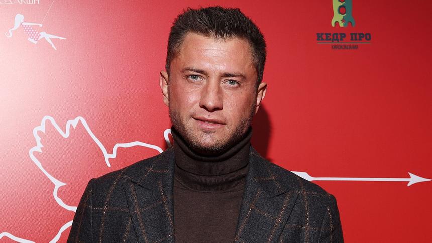 «Она умерла. Вопрос закрыт»: ожидающий третьего ребенка Павел Прилучный сообщил о смерти малышки