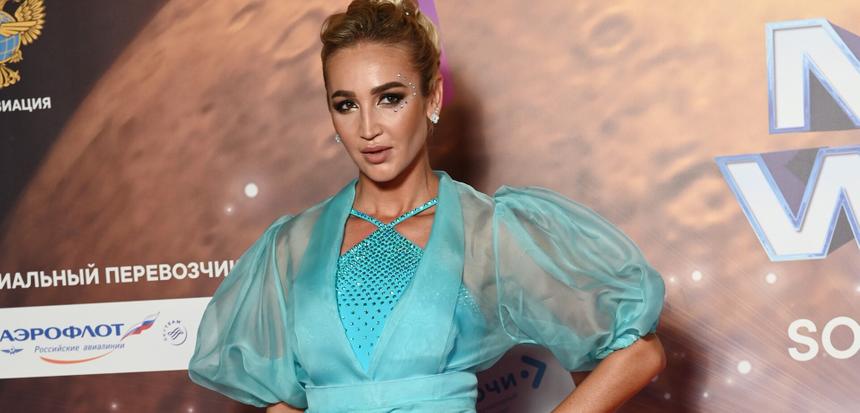 Ольга Бузова прошлась по африканским улицам в одном белье