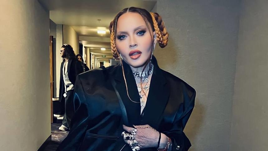 Опухшая Мадонна с перетянутой кожей напугала поклонников на премии «Грэмми»