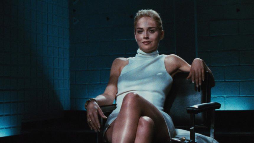 Зрительный контакт и медленные толчки: Шэрон Стоун рассказала, как предпочитает заниматься сексом