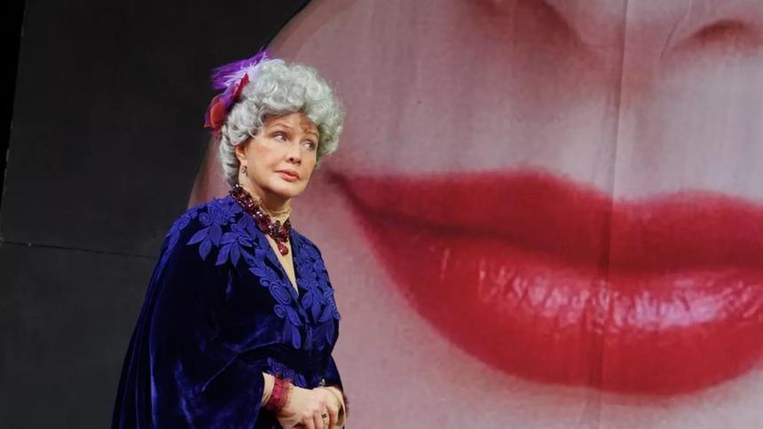 Елена Проклова перестала самостоятельно передвигаться после сложной операции на ноге