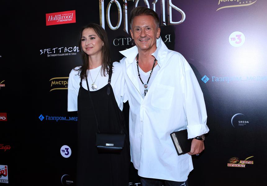 «Мы ссорились и орали»: на какие жертвы пошла молодая жена Олега Меньшикова ради семьи