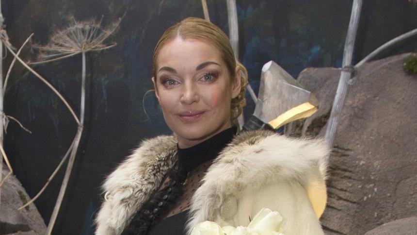 Молится и рыдает у икон: Джигурда раскрыл секрет получившей серьезную травму Волочковой