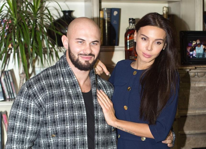 «Все четверо сразу»: Оксана Самойлова две недели молчала о драме в семье