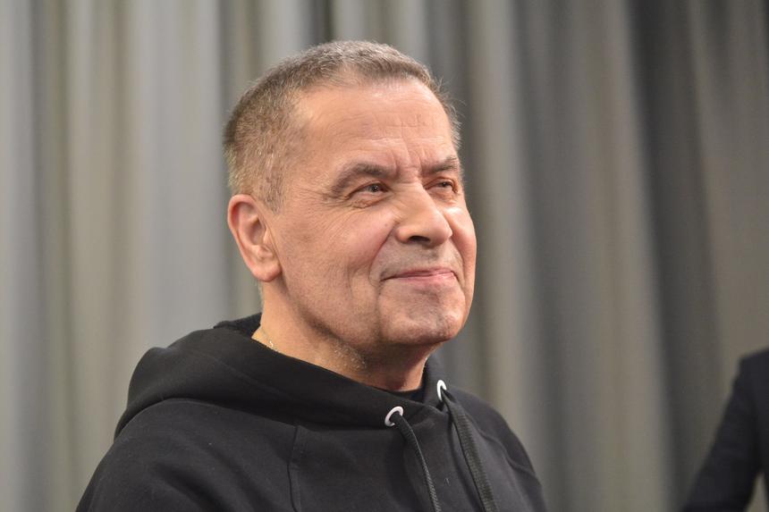 Стоял, опираясь на дверь: Николай Расторгуев сильно постарел после сложной операции