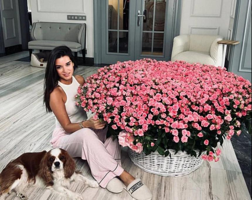 Влиятельный ухажер Бородиной подарил ей «камыши» в День влюбленных