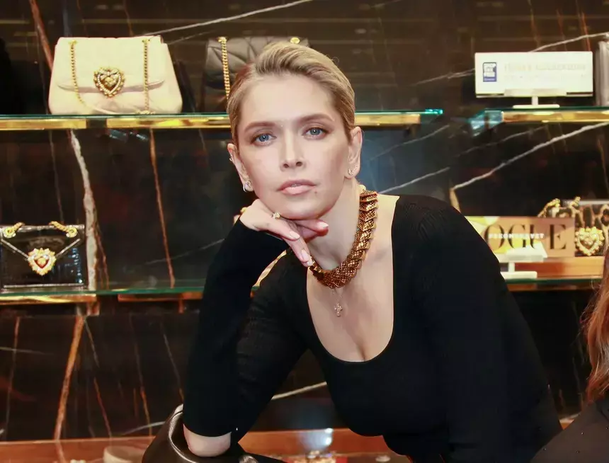 «Есть любовь»: Вера Брежнева не страдает в одиночестве после сообщения о разводе с Меладзе