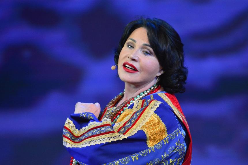 Отекла и надела парик: 72-летняя Надежда Бабкина испугала фанатов внешним видом