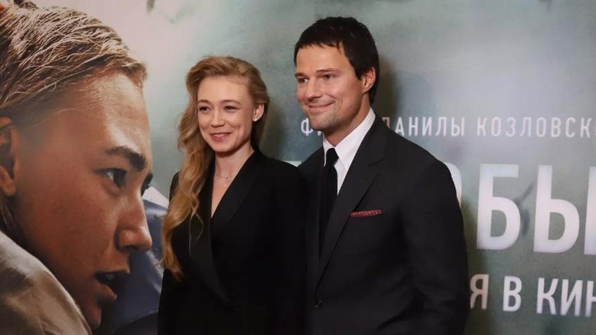 Оксана Акиньшина покинула Россию вместе с Данилой Козловским