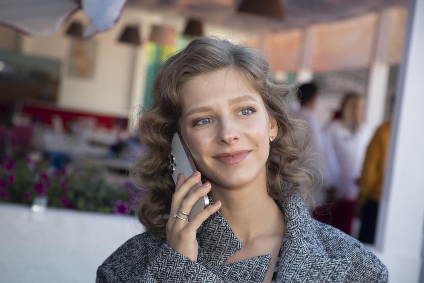 Арзамасова в бабушкином платке заявила, что ей «очень страшно выходить на сцену» после болезни