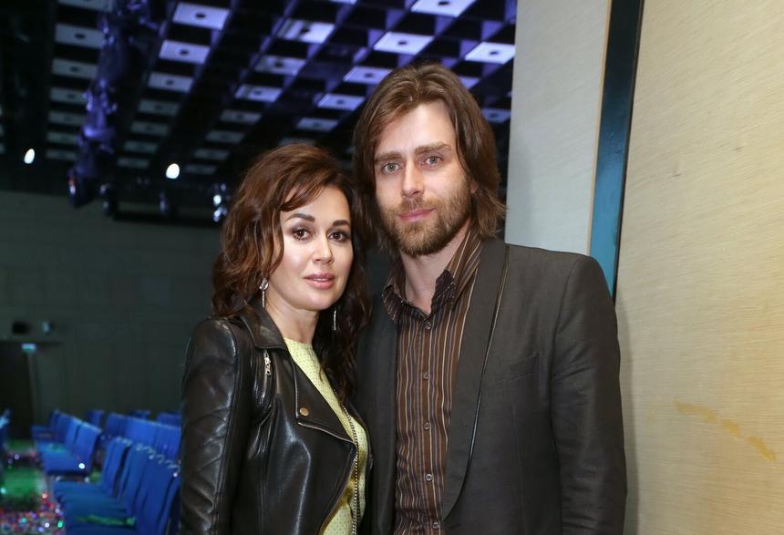 Терапия окончена: мужа Анастасии Заворотнюк вызвали в больницу, чтобы забрать тело