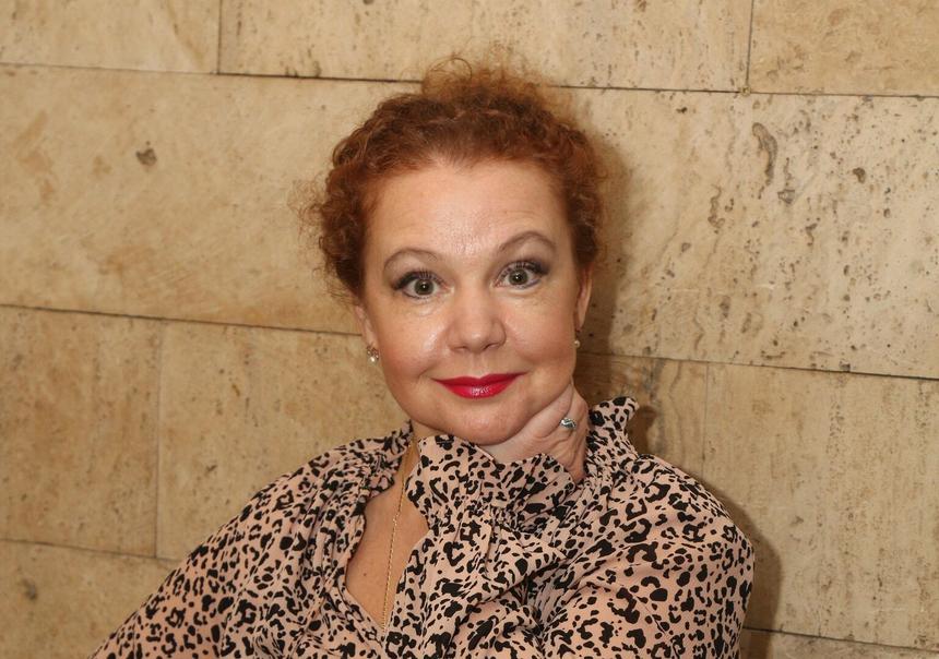 Ест соленые огурцы с картошкой: поклонники еле узнали 48-летнюю актрису Татьяну Абрамову